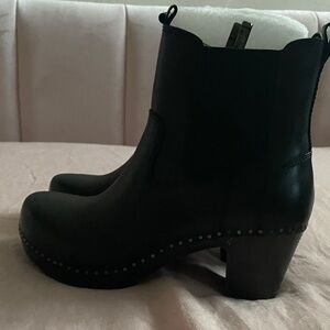 Dansko Black Shayna Burnished Calf